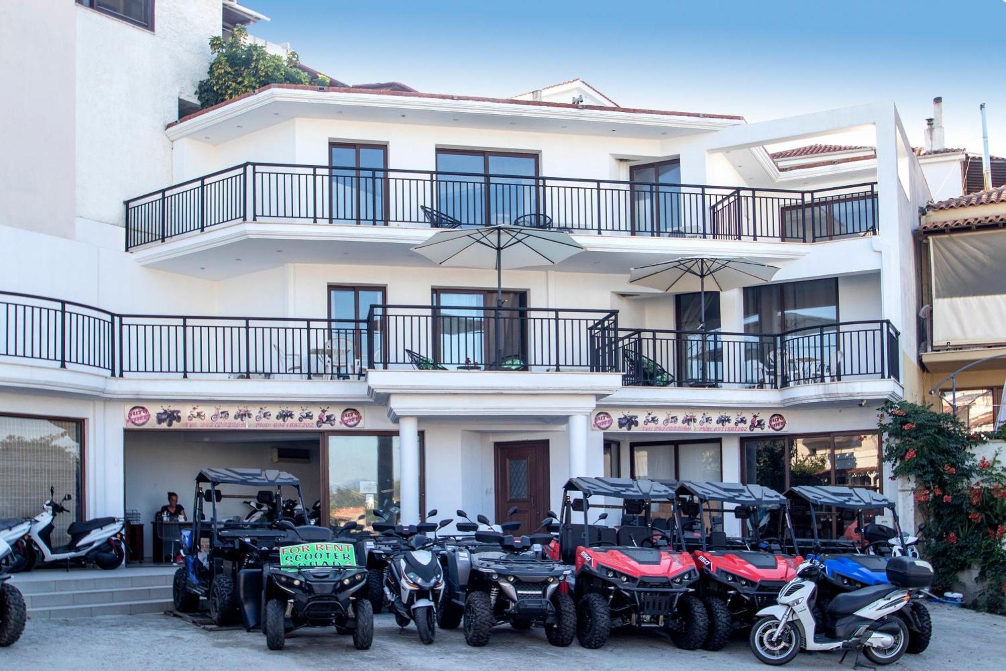 D & E Apartments Skiathos by Eksteriør billede