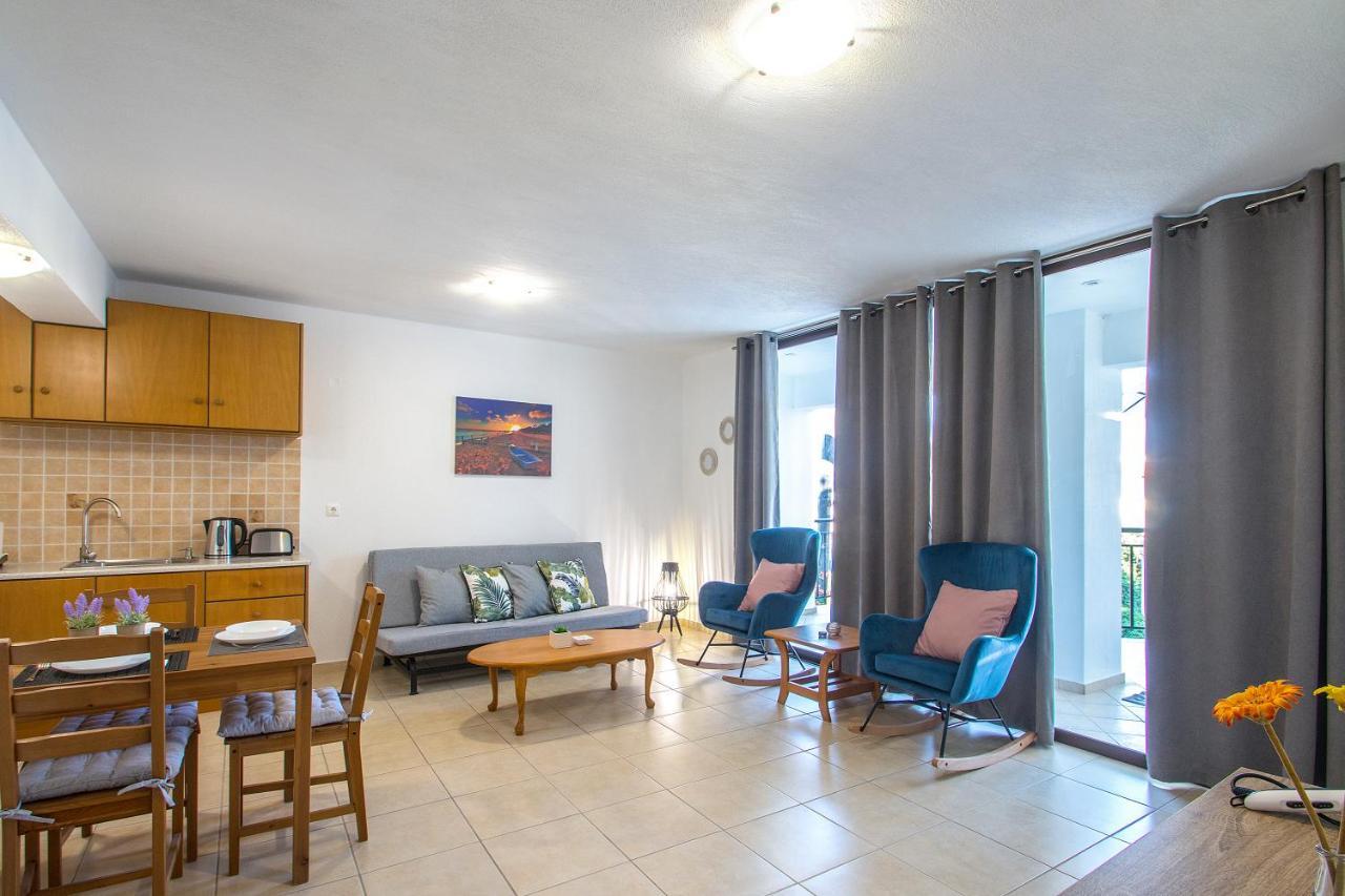 D & E Apartments Skiathos by Eksteriør billede
